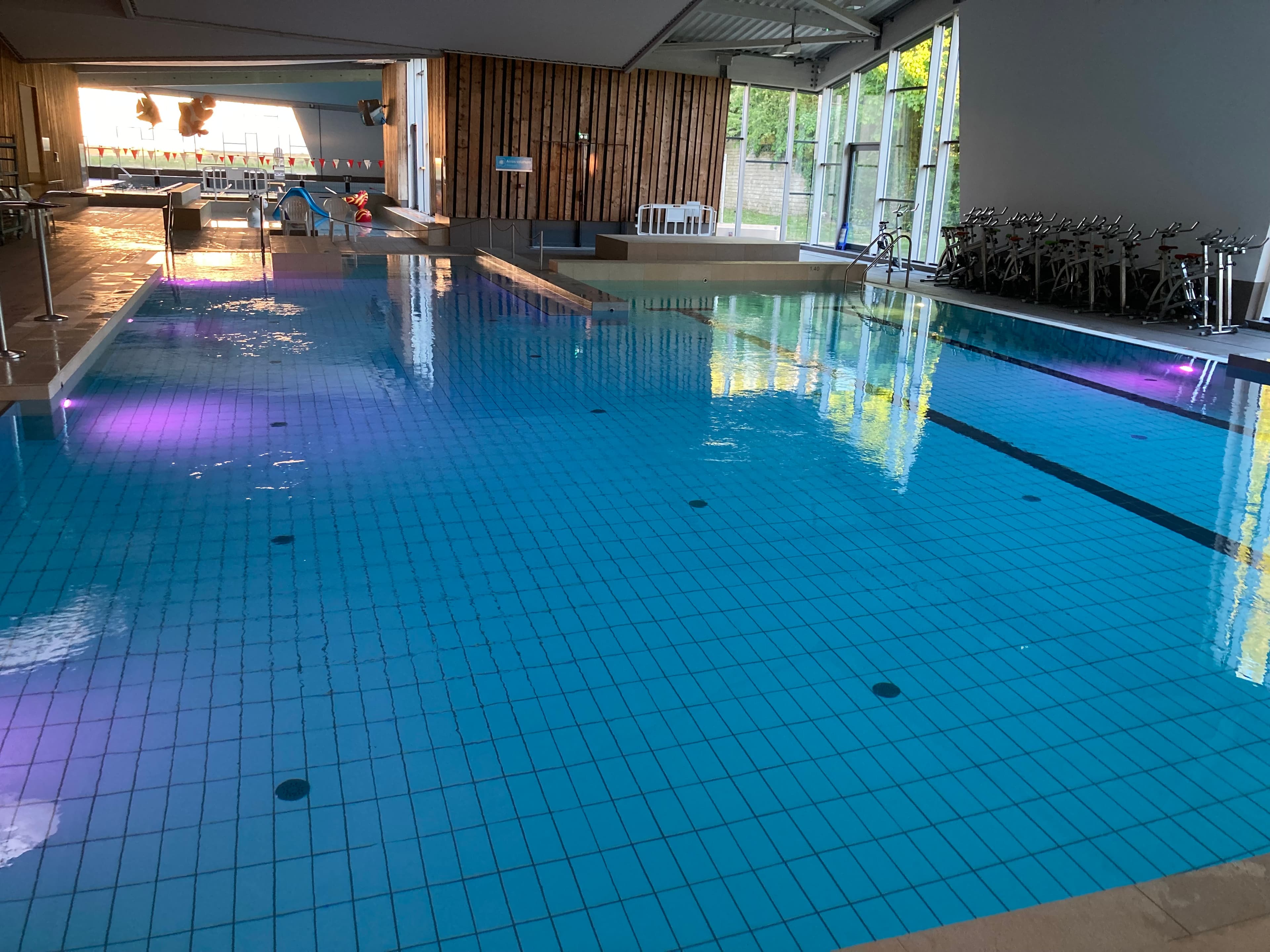 Piscine AquaLangres baignée de lumières club